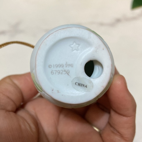 Precious Moments 1999 Peace On Earth Ornament 679259 - Picture 13 of 16